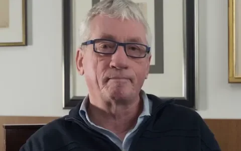 Frans de Waal: 'laat consumenten zien hoe dieren echt worden gehouden'